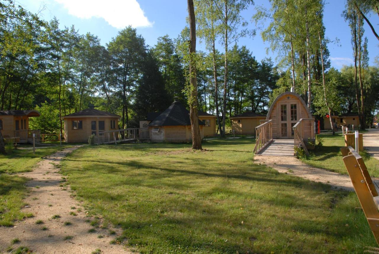 Le Petit Robinson Hotel Champvert ภายนอก รูปภาพ